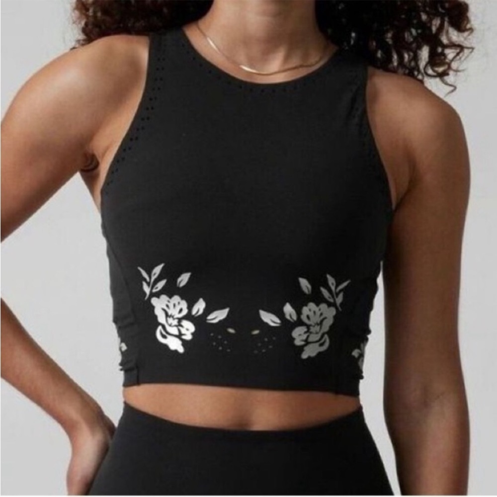 Athleta Conscious Eyelet Crop A-C